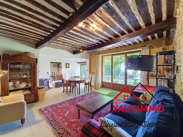 Maison mitoyenne de caractère en pierre – 170 m² – Terrain 600 m² – Fillinges location d'une partie possible.