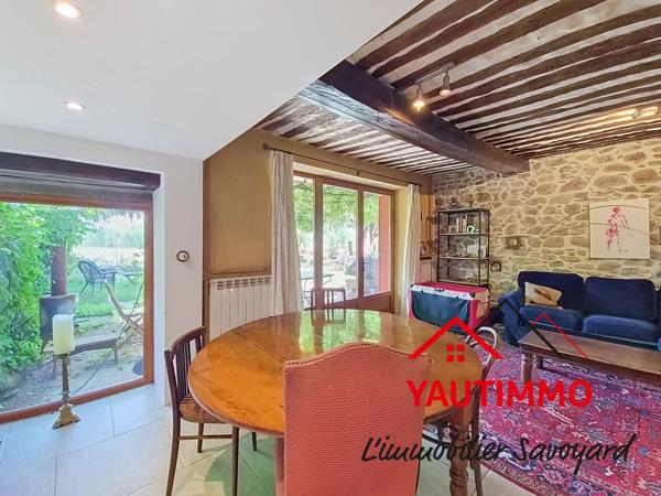 Maison mitoyenne de caractère en pierre – 170 m² – Terrain 600 m² – Fillinges location d'une partie possible.