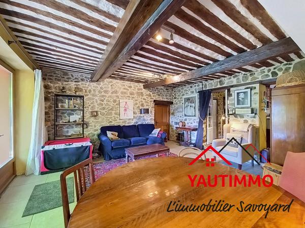 Maison mitoyenne de caractère en pierre – 170 m² – Terrain 600 m² – Fillinges location d'une partie possible.