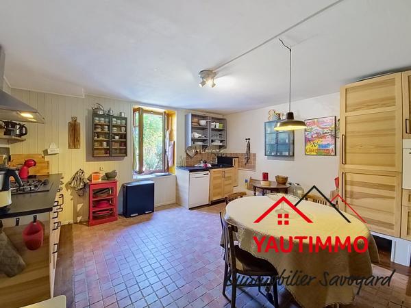 Maison mitoyenne de caractère en pierre – 170 m² – Terrain 600 m² – Fillinges location d'une partie possible.