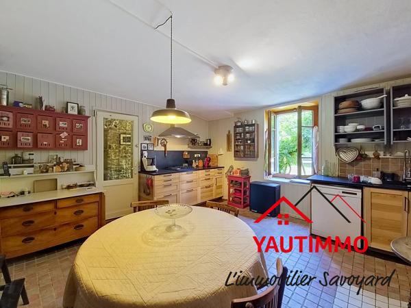 Maison mitoyenne de caractère en pierre – 170 m² – Terrain 600 m² – Fillinges location d'une partie possible.