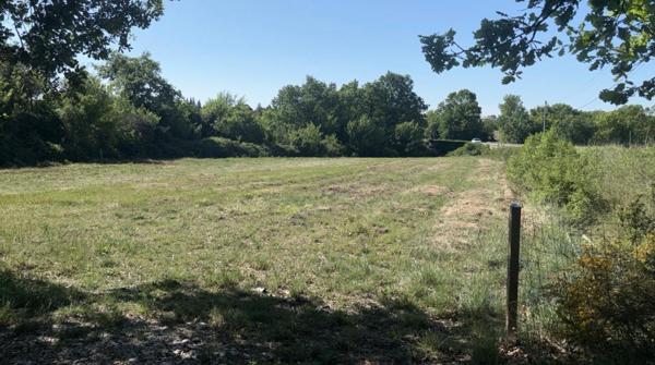 Terrain naturel de 3 421 m²  Cadre privilégié