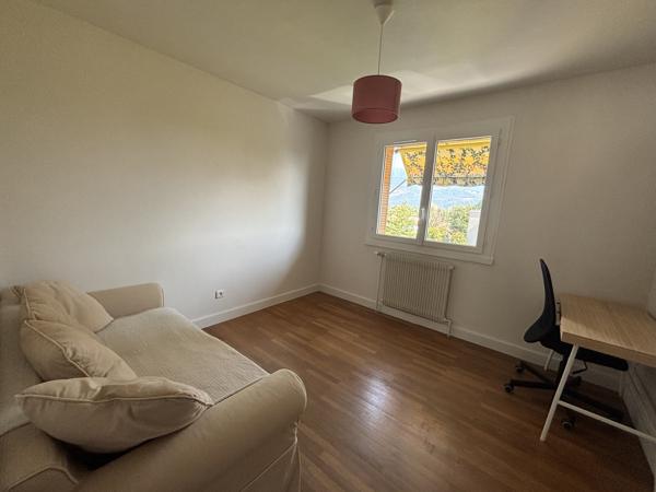APPARTEMENT T3 MEUBLE 80M2 - AIGUINARDS