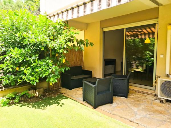 Appartement à vendre à  Nice / Corniche Fleurie 2 pièces, jardin