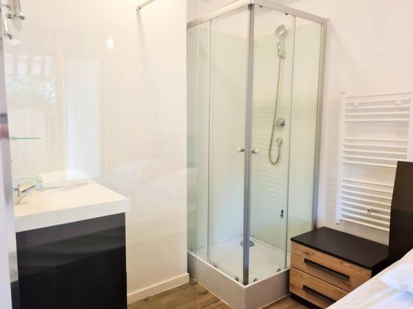 Appartement à vendre à  Nice / Corniche Fleurie 2 pièces, jardin