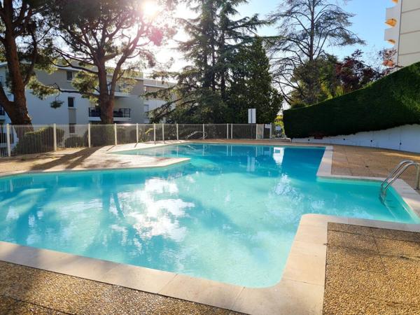 Appartement à vendre à  Nice / Corniche Fleurie 2 pièces, jardin