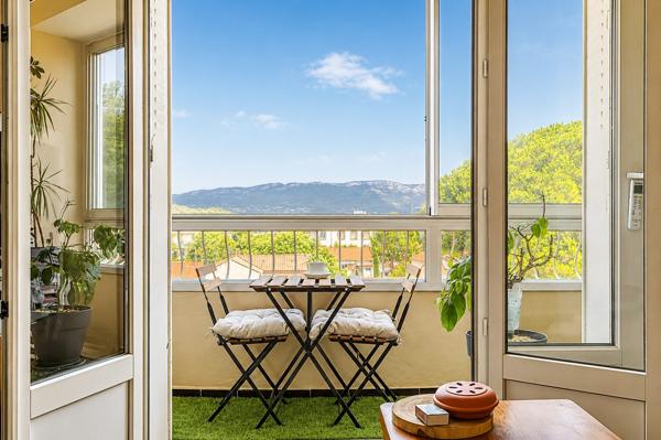 T3 soigné avec balcon et vue dégagée – La Seyne-sur-Mer