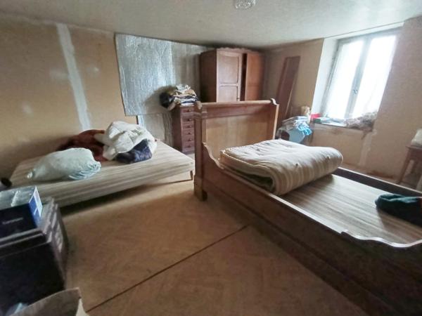 maison de campagne avec un grand jardin