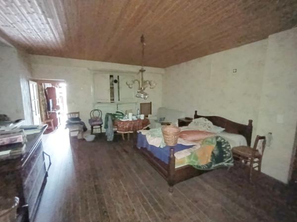 maison de campagne avec un grand jardin