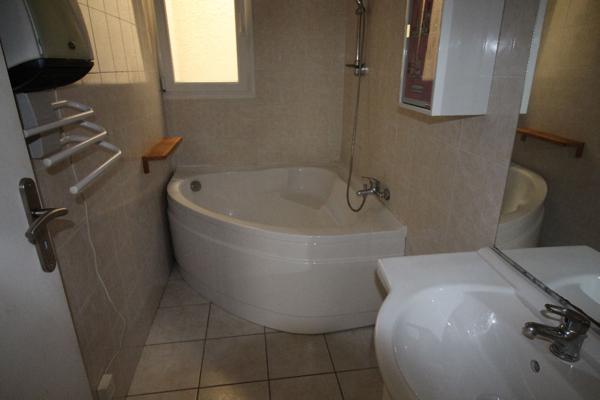 Vente : maison 4 pièces à SAINT LAURENT DE LA SALANQUE