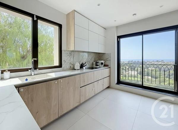 Maison à vendre  6 pièces - 210,73 m 2   CAGNES SUR MER  - 06