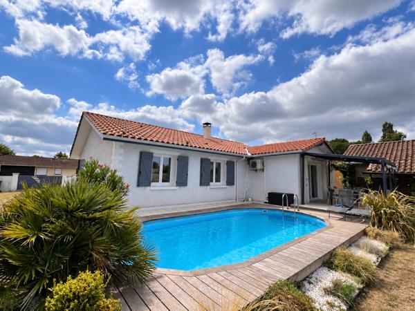 Maison à vendre Saint Pierre du Mont 3 chambres et 1 bureau garage Piscine