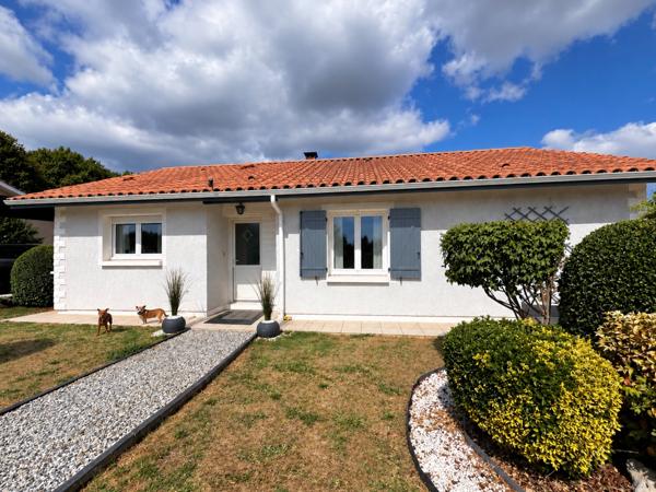 Maison à vendre Saint Pierre du Mont 3 chambres et 1 bureau garage Piscine