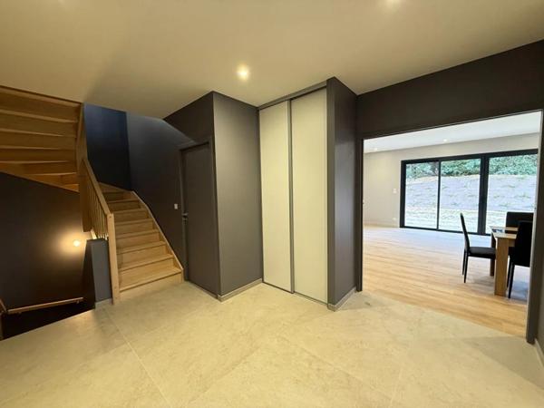 Maison à louer à Saint-Cyr-au-Mont-d'Or (69450)