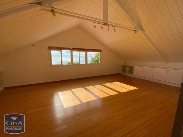 Maison à louer 6 pièces 124.7m² Saint-Paul (97411)