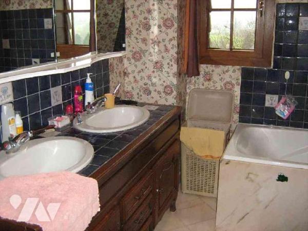 Maison à Vendre à Foucarmont (76340) en Seine-Maritime (76)

Cette maison spacieuse de 120 m²...