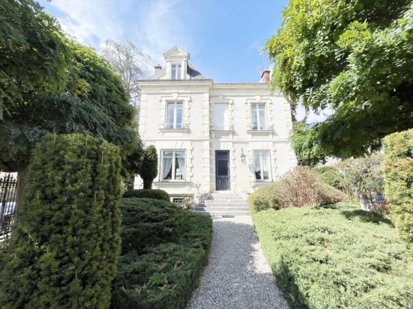 MAISON BOURGEOISE 5 CHAMBRES, PARC ET GARAGE
