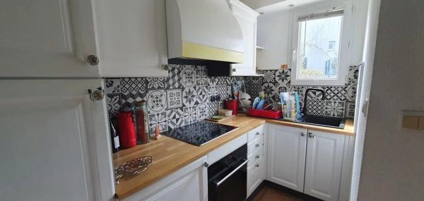 Petite villa R+1 dans une résidence sécurisée avec piscine