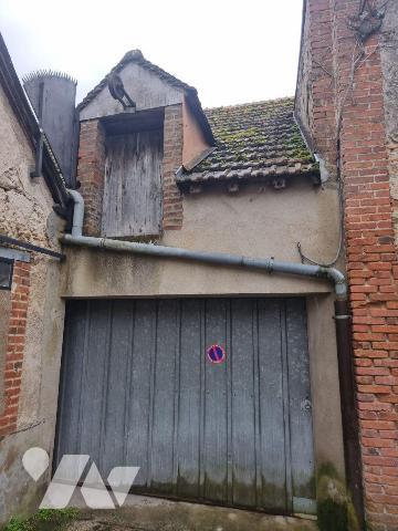 A vendre à Romorantin (41), un garage d'environ 30 m², pouvant recevoir 2 véhicules, situé en p...