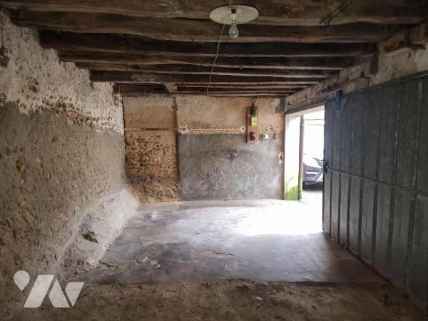 A vendre à Romorantin (41), un garage d'environ 30 m², pouvant recevoir 2 véhicules, situé en p...