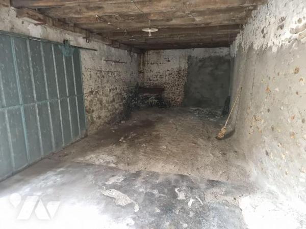 A vendre à Romorantin (41), un garage d'environ 30 m², pouvant recevoir 2 véhicules, situé en p...