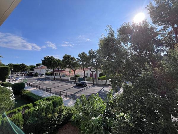 Magnifique appartement de type T1/T2 de 32 m² hors carrez à 100 m de la mer dans une résidence de standing avec piscine