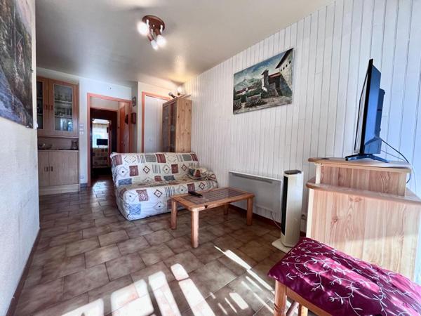 Magnifique appartement de type T1/T2 de 32 m² hors carrez à 100 m de la mer dans une résidence de standing avec piscine
