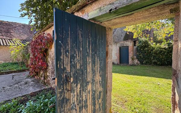 Maison à vendre    6 pièces •  Lussac-les-Églises