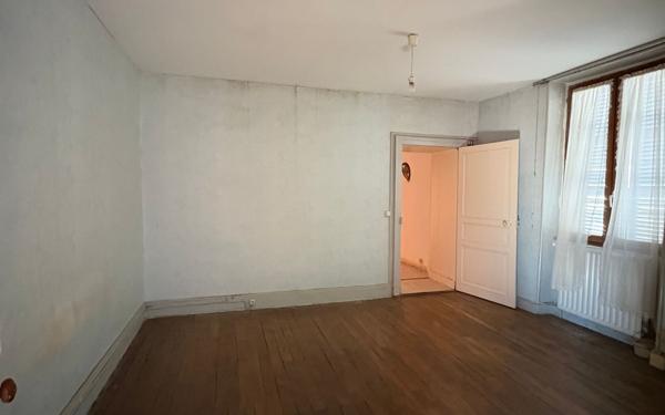 Maison à vendre    6 pièces •  Lussac-les-Églises