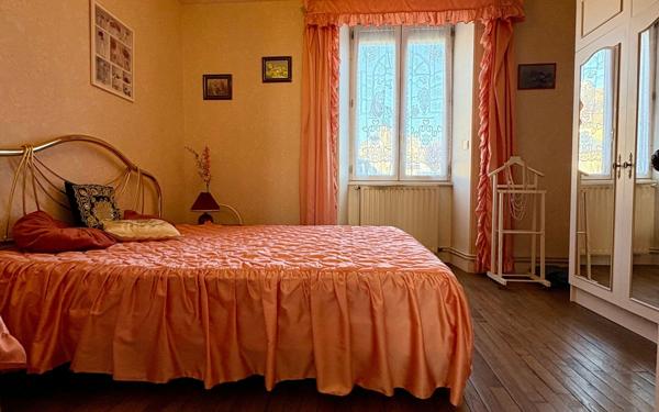 Maison à vendre    6 pièces •  Lussac-les-Églises