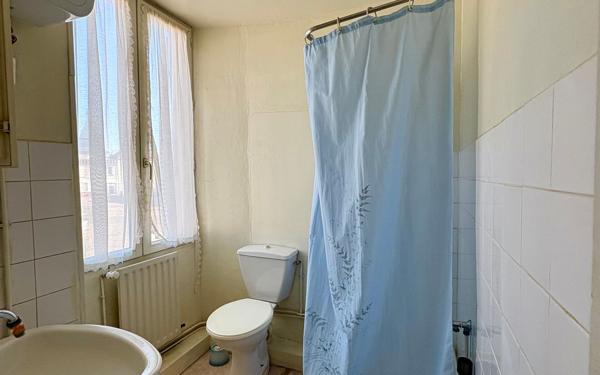 Maison à vendre    6 pièces •  Lussac-les-Églises