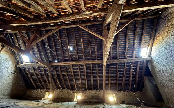 Maison à vendre    6 pièces •  Lussac-les-Églises