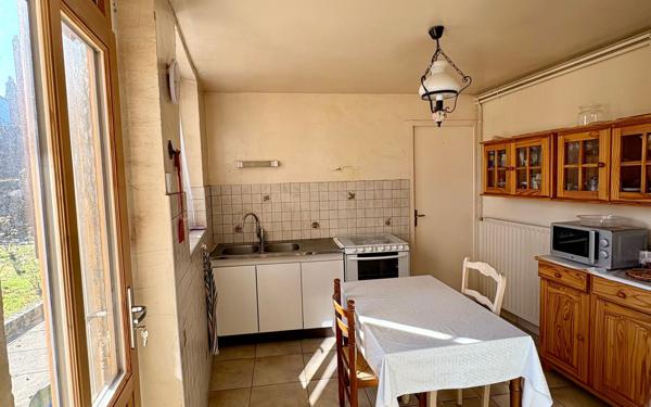 Maison à vendre    6 pièces •  Lussac-les-Églises