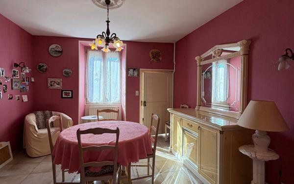 Maison à vendre    6 pièces •  Lussac-les-Églises