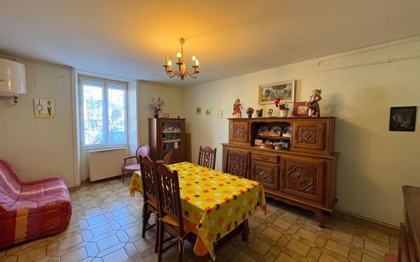 Maison à vendre    6 pièces •  Lussac-les-Églises