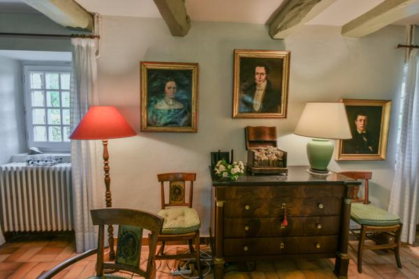 24150 Charmant Domaine , +/-392m2, 10 ch, dépendance , piscine, +/-13ha
