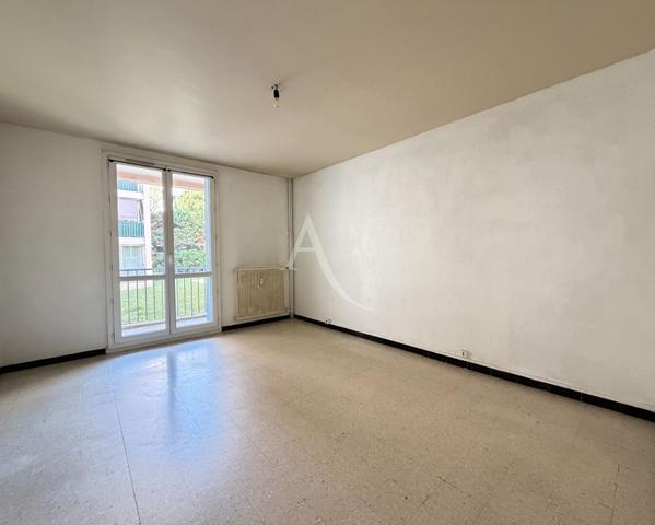 APPARTEMENT TYPE3 AVEC BALCON ET PLACE DE PARKING A DEUX PAS DU CENTRE VILLE EN RDC HAUT