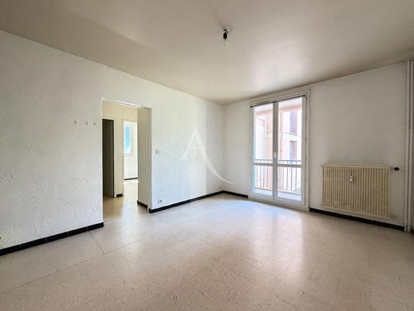 APPARTEMENT TYPE3 AVEC BALCON ET PLACE DE PARKING A DEUX PAS DU CENTRE VILLE EN RDC HAUT