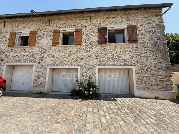 Ponthierry - Appartement comme une maison de 76 m²: T4 + 2 garages + Potentiel agrandissement ou investissement locatif - Charges faibles