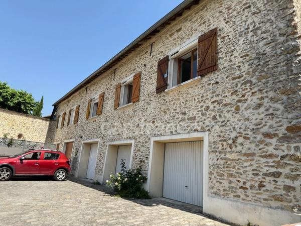 Ponthierry - Appartement comme une maison de 76 m²: T4 + 2 garages + Potentiel agrandissement ou investissement locatif - Charges faibles