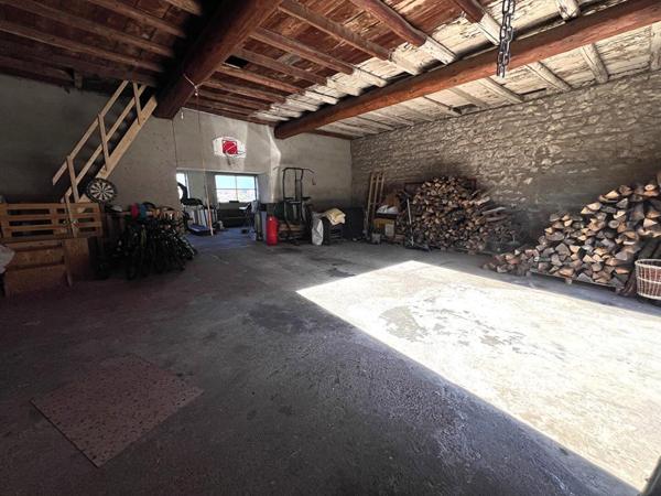 THIZY -LES-BOURGS. Maison ancienne rénovée 6 pièces 162m2 + 305m2 de dépendances + jardin