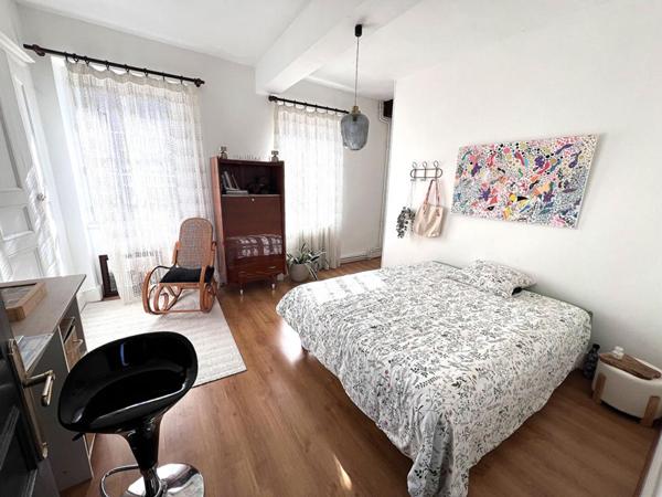 THIZY -LES-BOURGS. Maison ancienne rénovée 6 pièces 162m2 + 305m2 de dépendances + jardin