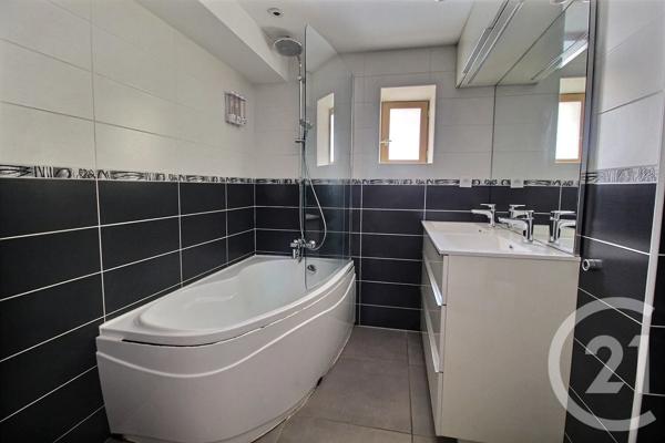 Appartement à vendre  3 pièces - 61,50 m 2   MONTLUEL  - 01
