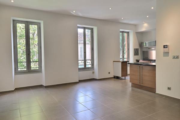 Marseille (13016) Esprit maison de ville, charme ancien et rénovation contemporaine