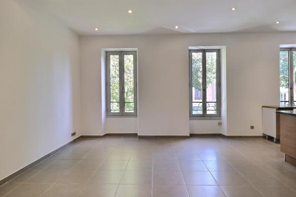 Marseille (13016) Esprit maison de ville, charme ancien et rénovation contemporaine