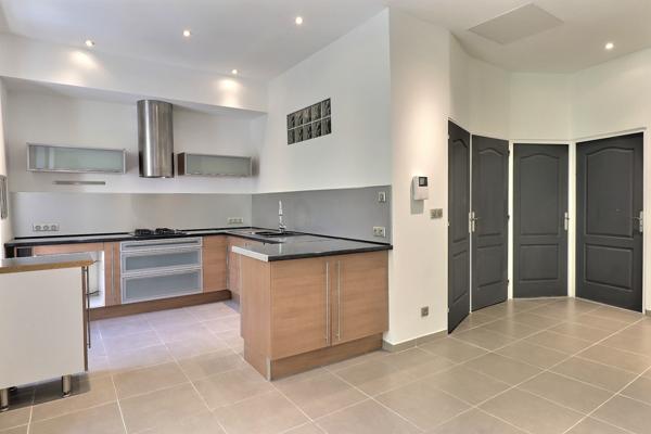 Marseille (13016) Esprit maison de ville, charme ancien et rénovation contemporaine