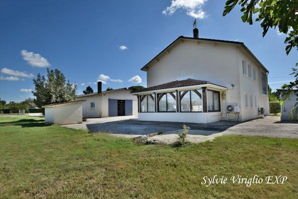 Maison familiale 2 niveaux-6 chambres-Grande dépendance de 185 m²