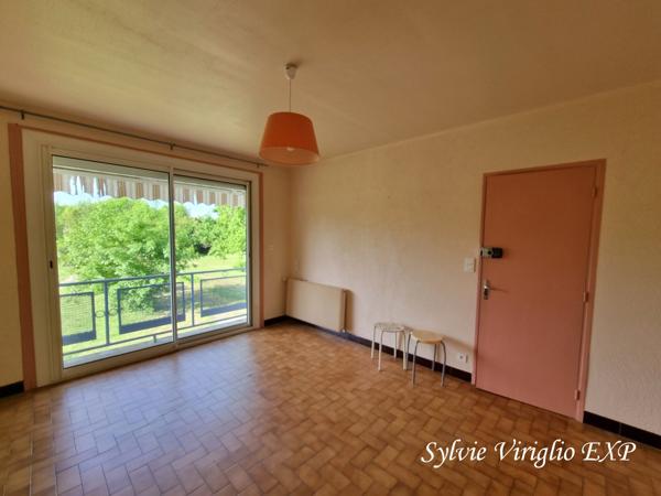 Maison familiale 2 niveaux-6 chambres-Grande dépendance de 185 m²