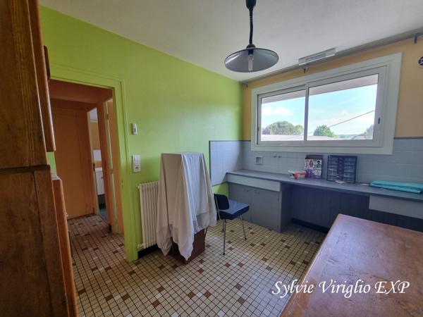 Maison familiale 2 niveaux-6 chambres-Grande dépendance de 185 m²