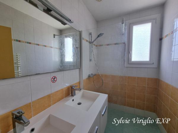 Maison familiale 2 niveaux-6 chambres-Grande dépendance de 185 m²